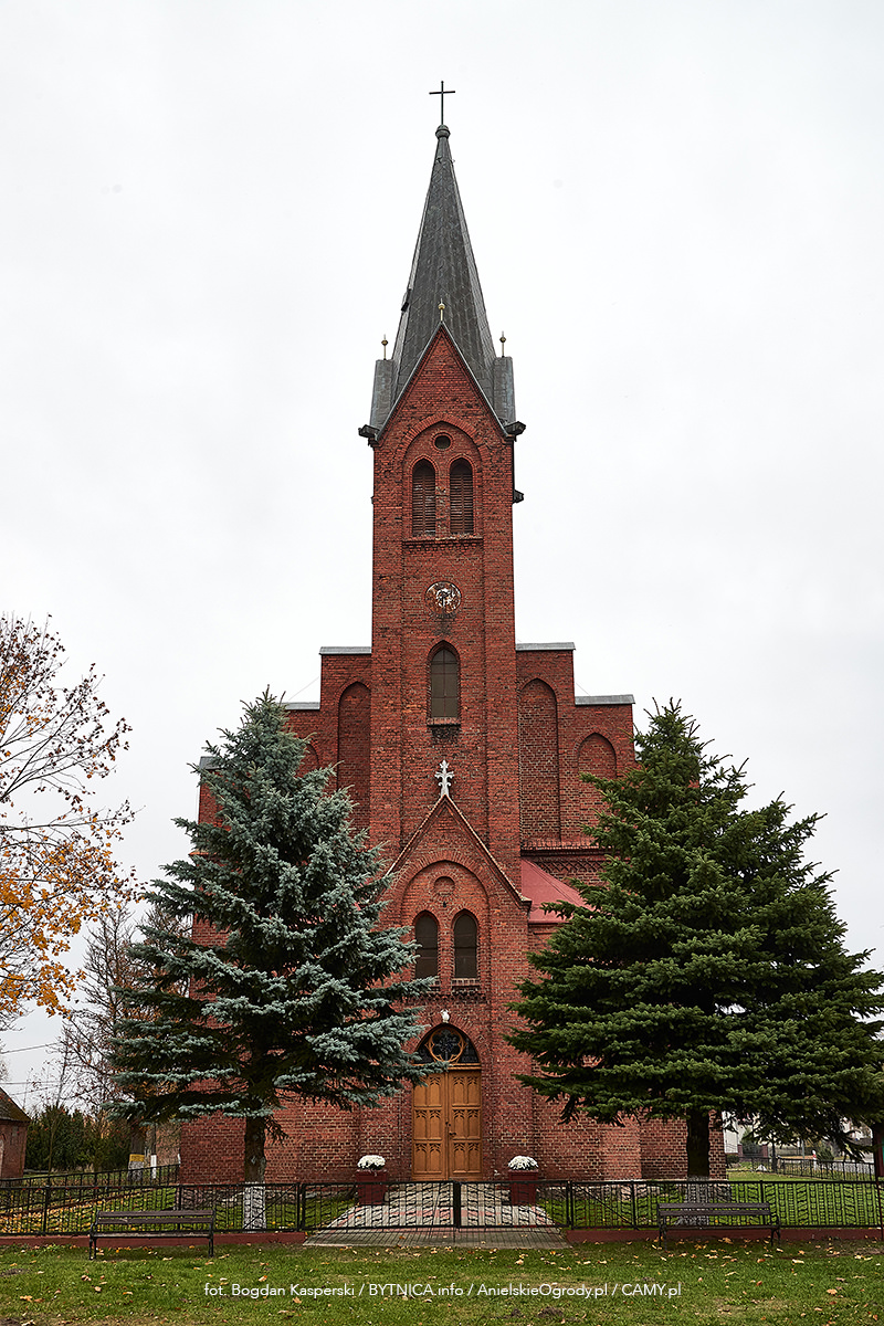 Kościół w Dobrosułowie - wieża i fasada