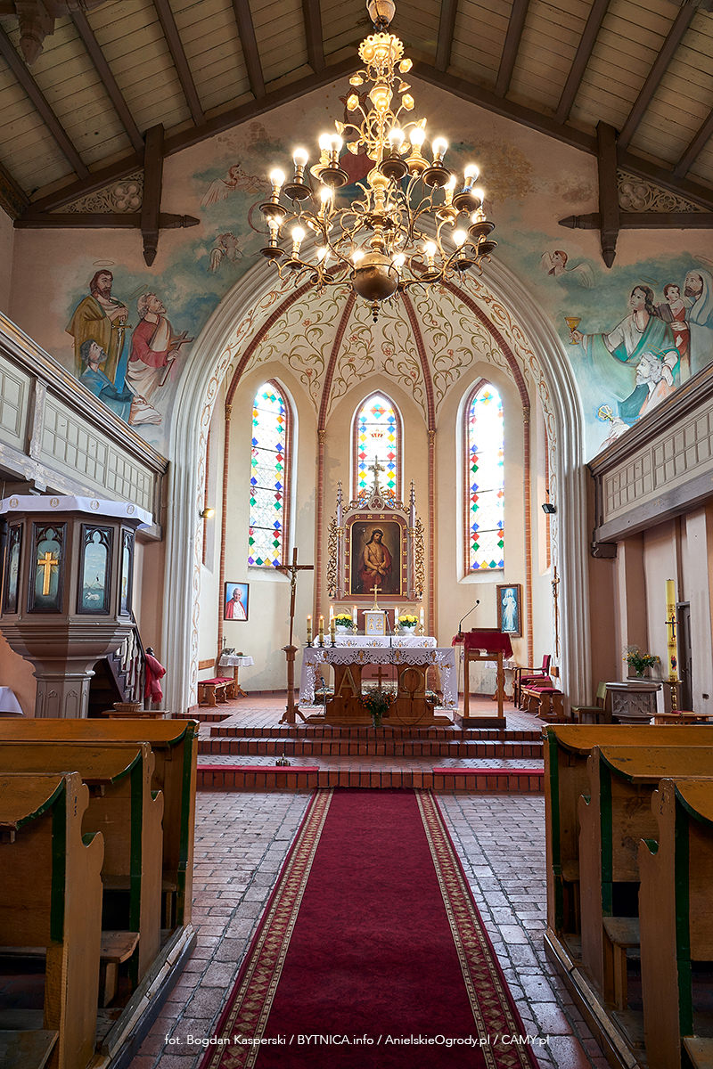 Kościół w Dobrosułowie - prezbiterium.